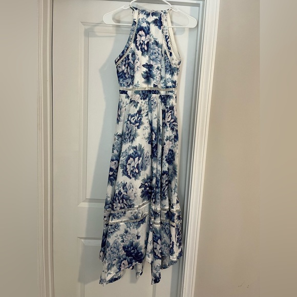 Elliatt Flourish Blue Floral Print Midi Dress - Picture 4 of 5